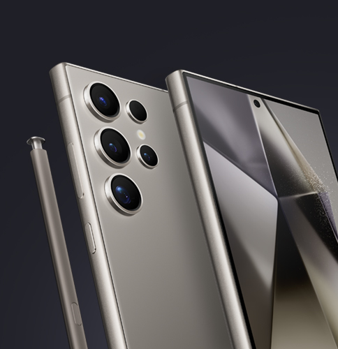 Parte traseira do Samsung Galaxy S24 Ultra na cor Titanium Gray com módulo de câmera e S Pen