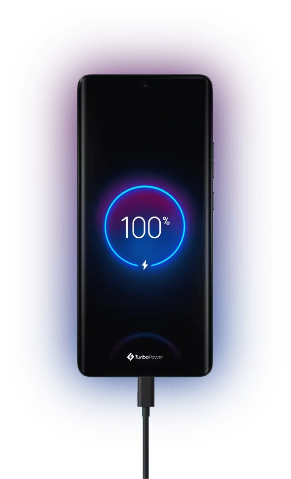 Motorola Edge 50 Ultra com indicador de 100% de carga durante carregamento rápido via USB-C