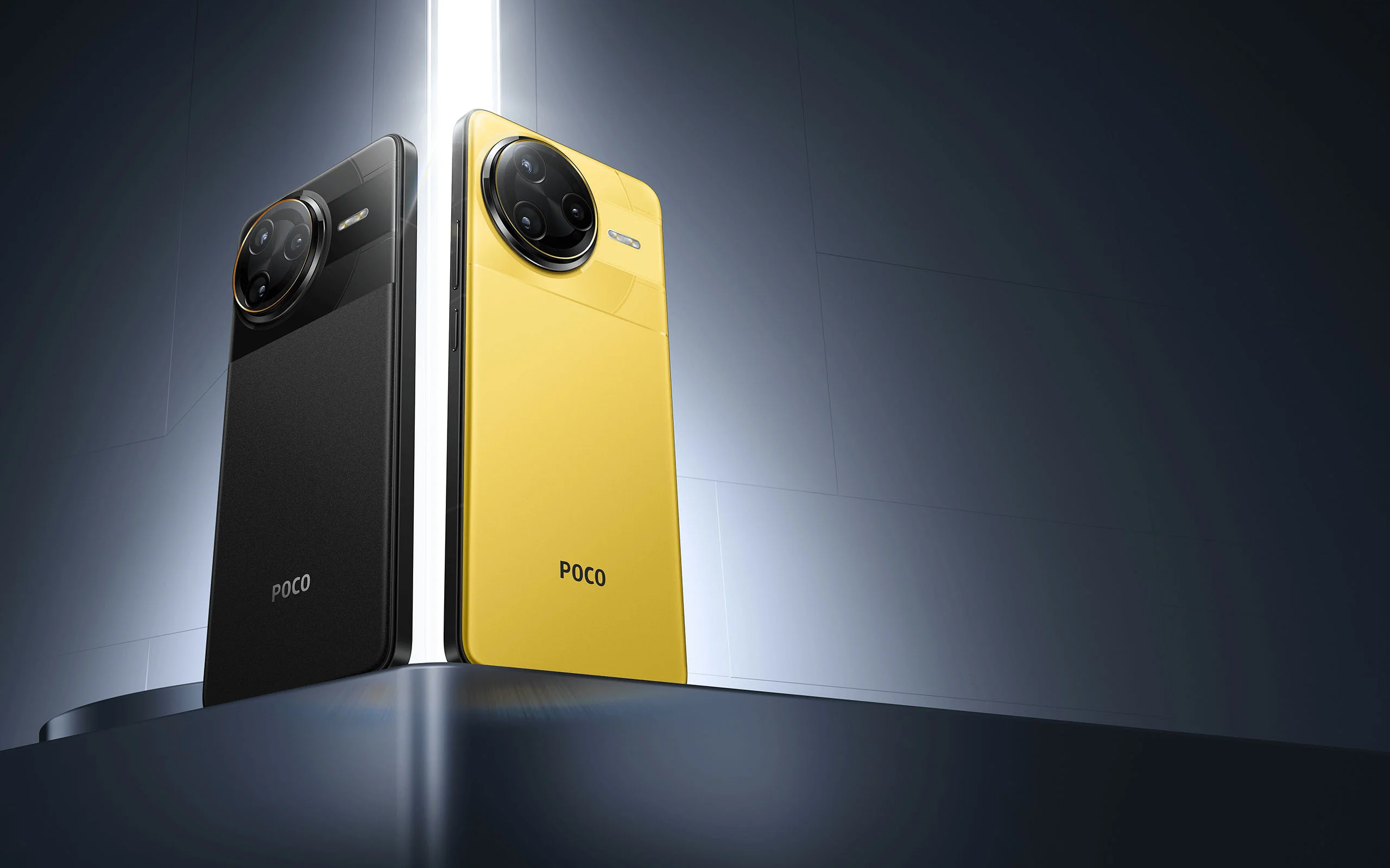 Vista traseira do Poco F7 Ultra nas cores preto e amarelo com módulo de câmera em destaque
