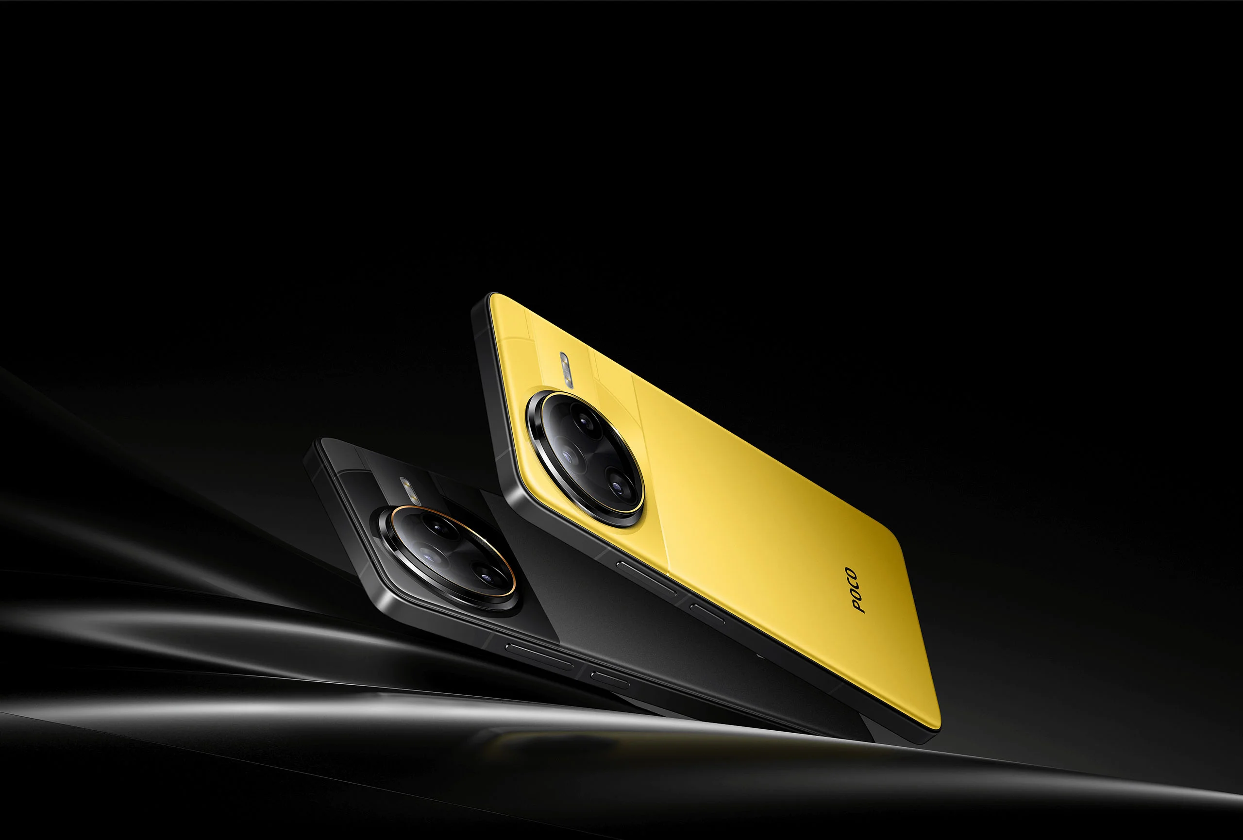 Poco F7 Ultra em preto e amarelo lado a lado com câmeras traseiras visíveis