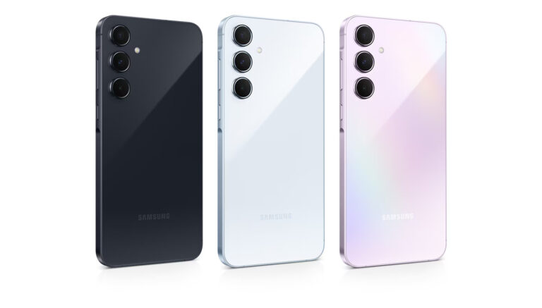 Samsung Galaxy A55 5G visto de frente e verso, com tela AMOLED brilhante e câmera tripla.
