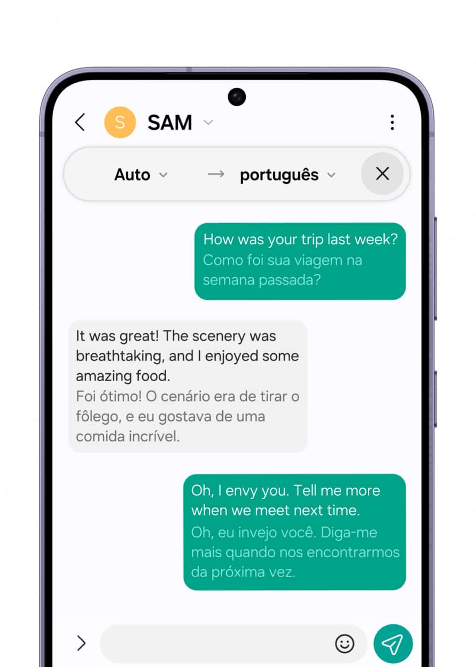 Samsung Galaxy S24 exibindo mensagens de chat traduzidas automaticamente em tempo real.