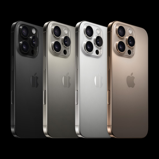 Close do iPhone 15 Pro Max com Dynamic Island e modo silencioso ativado
