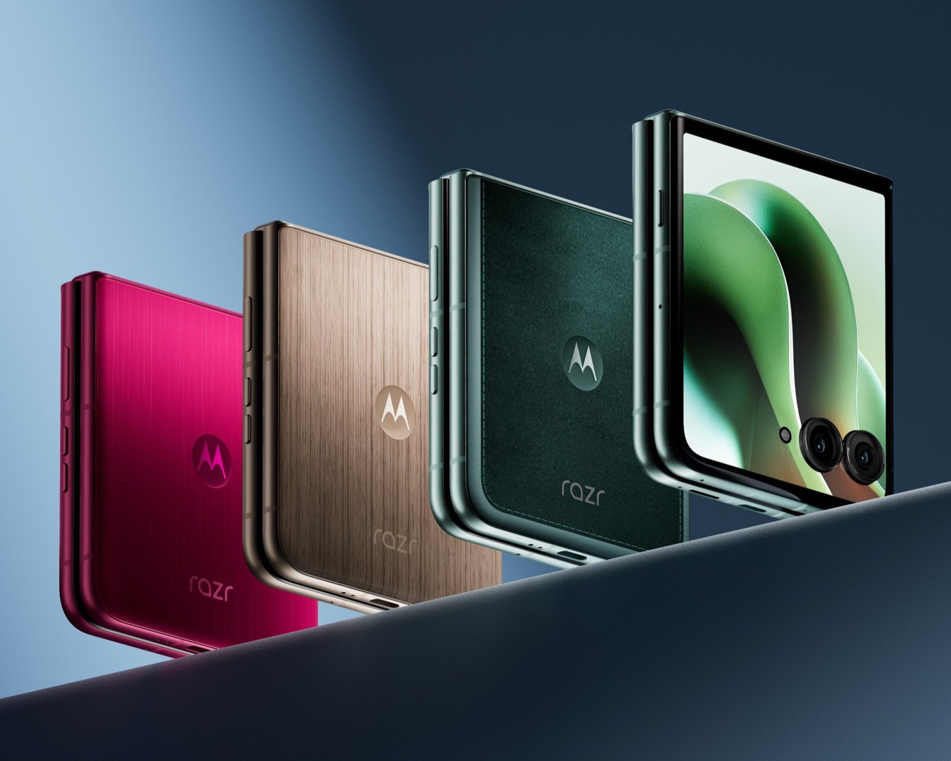 Quatro modelos do Motorola Razr 60 Ultra em diferentes cores, abertos e fechados