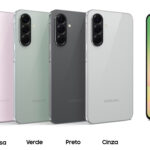 Samsung Galaxy A56 5G visto de frente com tela OLED e design plano