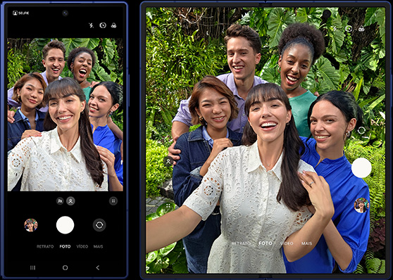 Selfie em grupo capturada com o Galaxy Z Fold7 – duas visualizações de tela